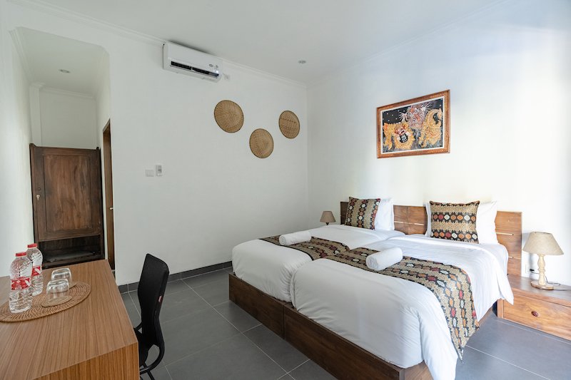 Canggu Guest House adalah pilihan sempurna untuk menginap dengan suasana yang nyaman dan akses mudah ke pantai Canggu. Nikmati pengalaman menginap yang santai dengan fasilitas modern dan layanan ramah di tengah pesona Bali.