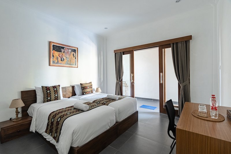 Canggu Guest House adalah pilihan sempurna untuk menginap dengan suasana yang nyaman dan akses mudah ke pantai Canggu. Nikmati pengalaman menginap yang santai dengan fasilitas modern dan layanan ramah di tengah pesona Bali.