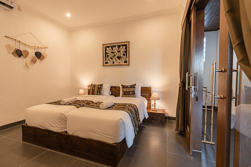Canggu Guest House adalah pilihan sempurna untuk menginap dengan suasana yang nyaman dan akses mudah ke pantai Canggu. Nikmati pengalaman menginap yang santai dengan fasilitas modern dan layanan ramah di tengah pesona Bali.