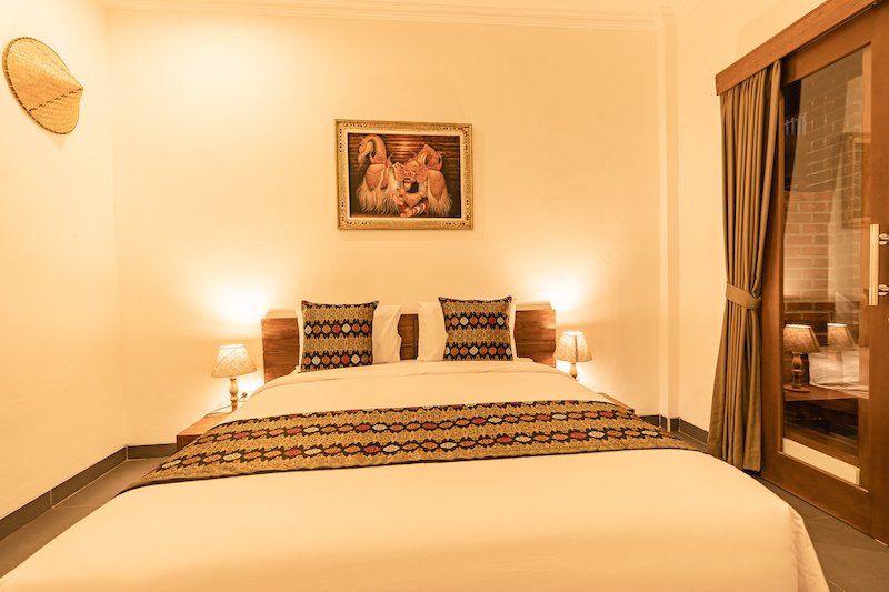 Canggu Guest House adalah pilihan sempurna untuk menginap dengan suasana yang nyaman dan akses mudah ke pantai Canggu. Nikmati pengalaman menginap yang santai dengan fasilitas modern dan layanan ramah di tengah pesona Bali.