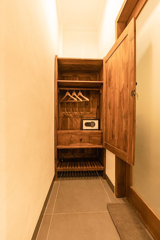 Canggu Guest House adalah pilihan sempurna untuk menginap dengan suasana yang nyaman dan akses mudah ke pantai Canggu. Nikmati pengalaman menginap yang santai dengan fasilitas modern dan layanan ramah di tengah pesona Bali.