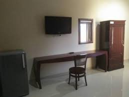 Kubu Jasmine adalah tempat yang menawarkan suasana tenang dan indah di Bali, ideal untuk relaksasi atau liburan. Nikmati keindahan alam Bali yang asri dan nyaman, dengan akomodasi yang memadukan kenyamanan dan keindahan tradisional.