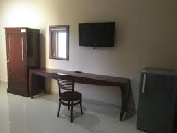 Kubu Jasmine adalah tempat yang menawarkan suasana tenang dan indah di Bali, ideal untuk relaksasi atau liburan. Nikmati keindahan alam Bali yang asri dan nyaman, dengan akomodasi yang memadukan kenyamanan dan keindahan tradisional.
