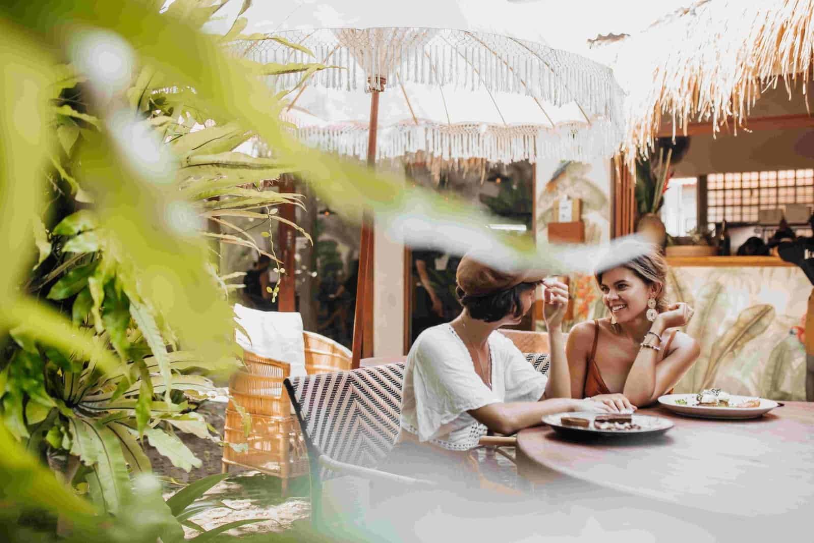 Discover the best cafes in Canggu to visit with your motorbike
