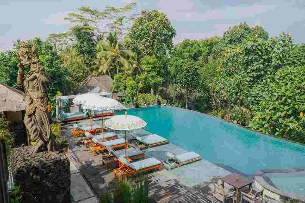 Infinity pool overlooking lush tropical greenery at The Sankara – Best Resort in Ubud.