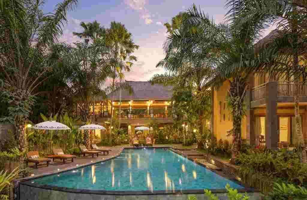 The Sankara Suite yang mewah dengan kolam renang dan taman hijau – Best Resort in Ubud.