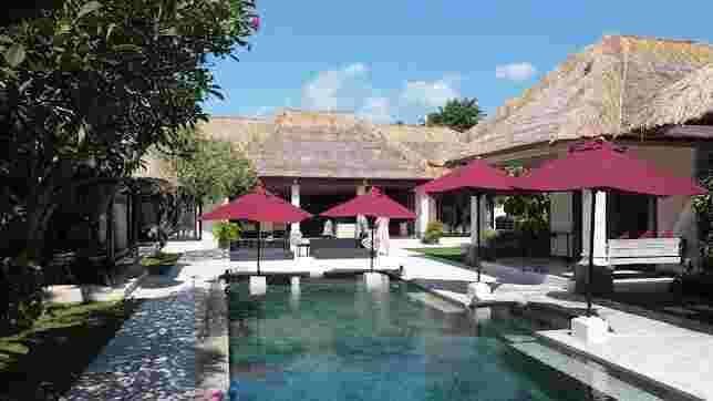 Luxury Villas Seminyak with a private pool at Villa Bugis, perfect for relaxing in a tropical setting.